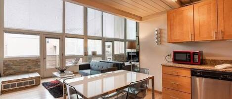 Studio | Private kitchen | Fridge, oven, coffee/tea maker, toaster