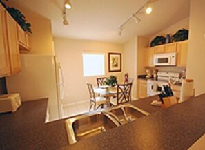 Kühlschrank, Mikrowelle, Geschirrspüler