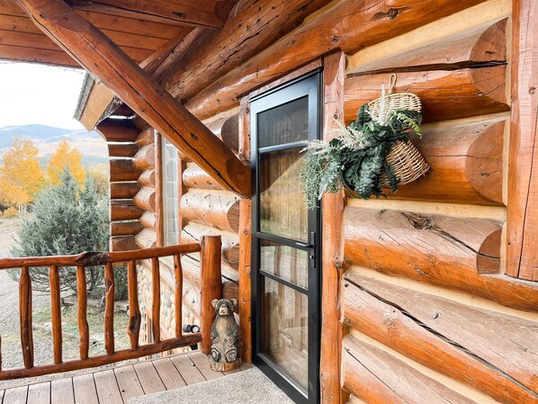 Exterior detail - Spacious riverside Lodge Book now for winter ski trips- 20 miles to Wolf Creek (South Fork)
