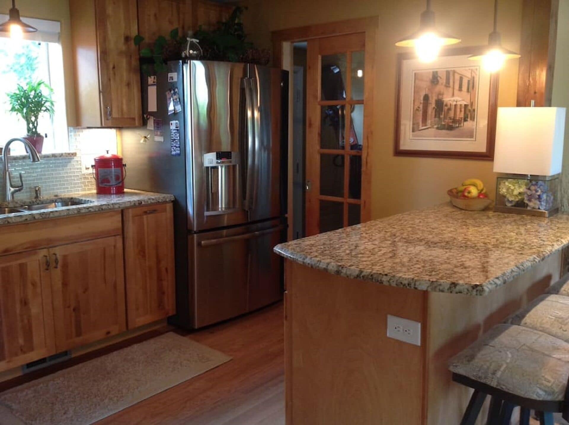 冷蔵庫、電子レンジ、オーブン、コンロ