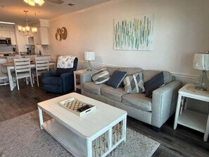 Condo, 3 Bedrooms | Living area