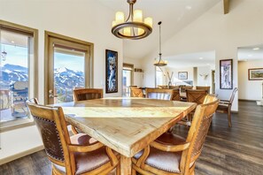 タウンホーム 4 ベッドルーム | 専用キッチン | 冷蔵庫、オーブン、コーヒー / ティーメーカー、トースター