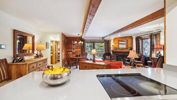 Condo, 2 Bedrooms | Private kitchen | Fridge, oven, coffee/tea maker