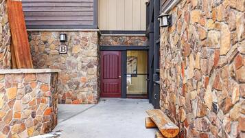 Condo, 2 Bedrooms | Exterior