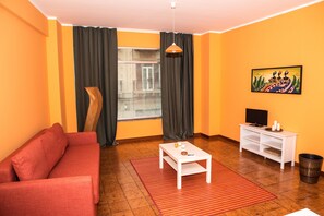 Apartment | Wohnbereich | Flachbildfernseher