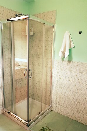 Bathroom shower - Loft Notarbartolo 2 (Palermo)