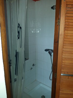 Bathroom shower - Hotel Rural Barranc De L'ínfern (La Vall d'Ebo)