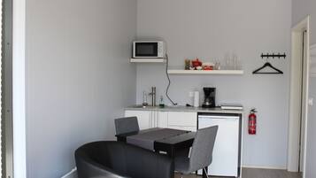 Studio (2) | Private kitchenette | Fridge, microwave, stovetop, coffee/tea maker