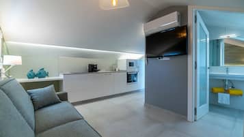 Fridge, microwave, espresso maker, coffee/tea maker