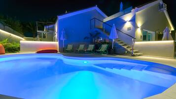 Outdoor pool, open 9 AM to 10 PM, sun loungers