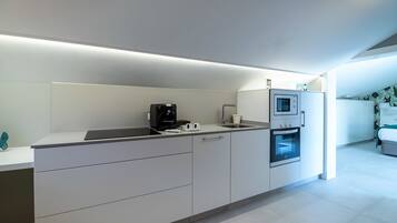 Fridge, microwave, espresso maker, coffee/tea maker