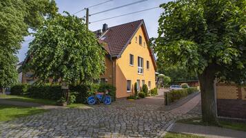 Pintu masuk properti