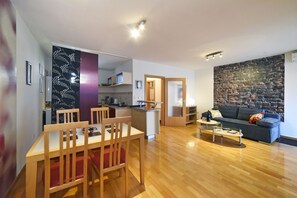 Apartamento Premium, 2 camas individuales | Servicio de comidas en la habitación