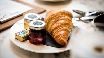 Se ofrece un desayuno a la carta todos los días (por un coste adicional)
