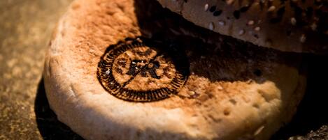 A close-up of a bread with sesame seeds and a circular design on its crust.