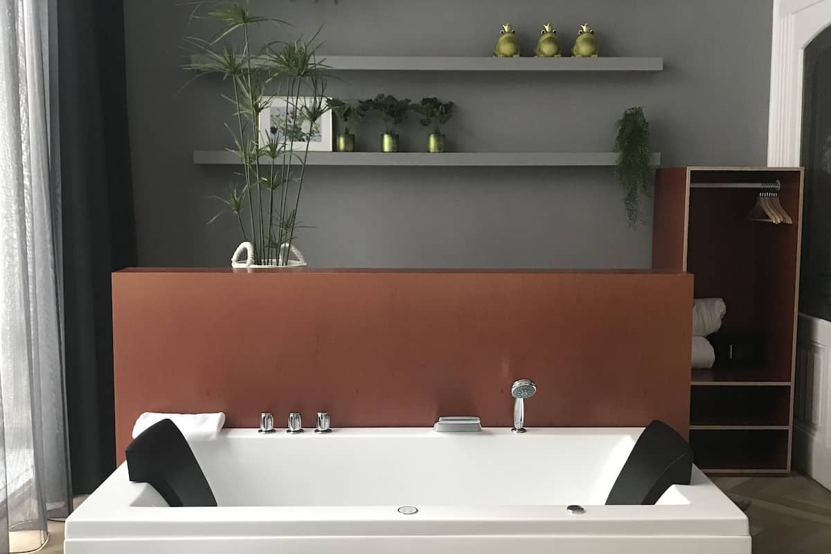 presidential suite | premium bedding, in-room safe, blackout curtains, soundproofing