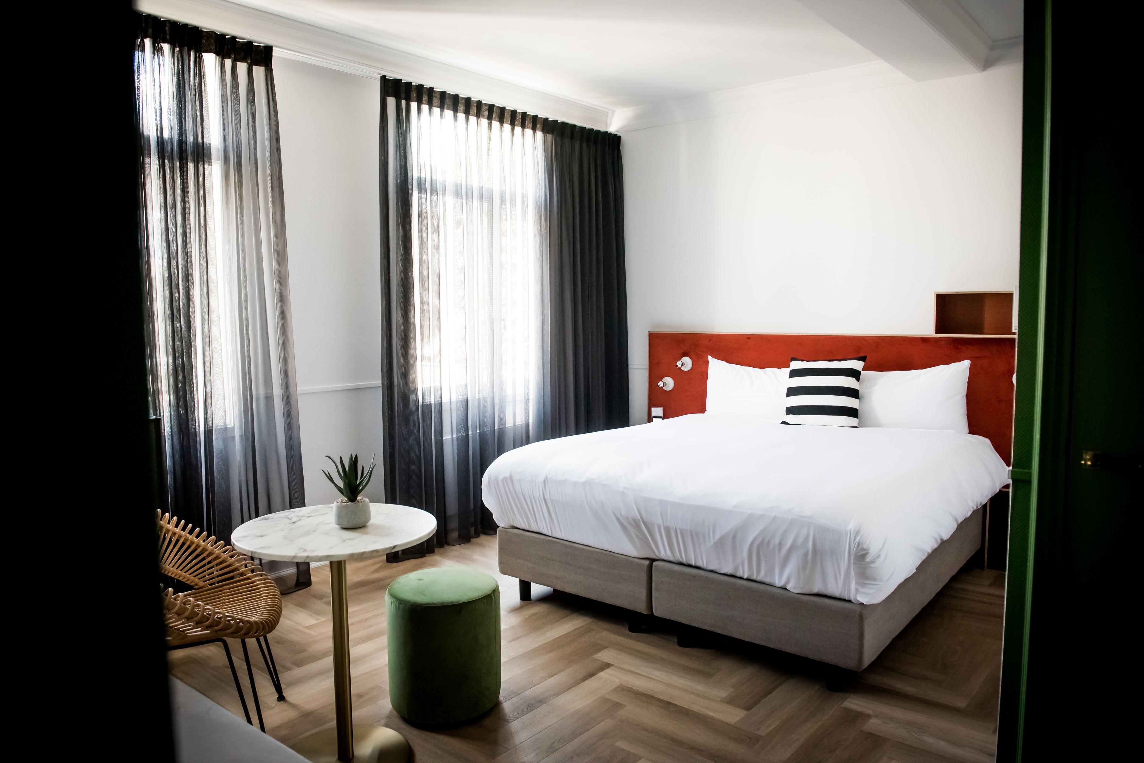 Luxe beddengoed, een kluis op de kamer, verduisterende gordijnen