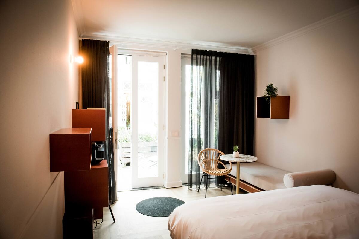 Standard Double Room, 1 King Bed, Courtyard Area | Premium bedding, in-room safe, blackout curtains, soundproofing