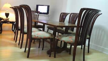 Khu vực ăn uống tại phòng