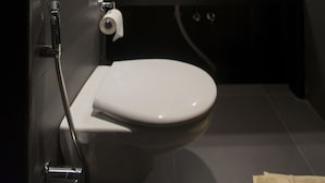 Ducha, artículos de tocador gratuitos, toallas
