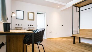Suite Duplex | Safe på rommet, blendingsgardiner og strykejern/-brett