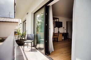 Deluxe Double Room with Balcony | ระเบียง