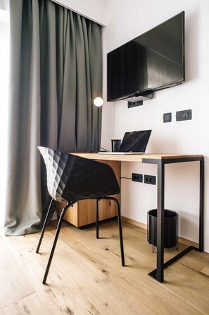 Double Duplex | Caja fuerte, cortinas opacas, tabla de planchar con plancha