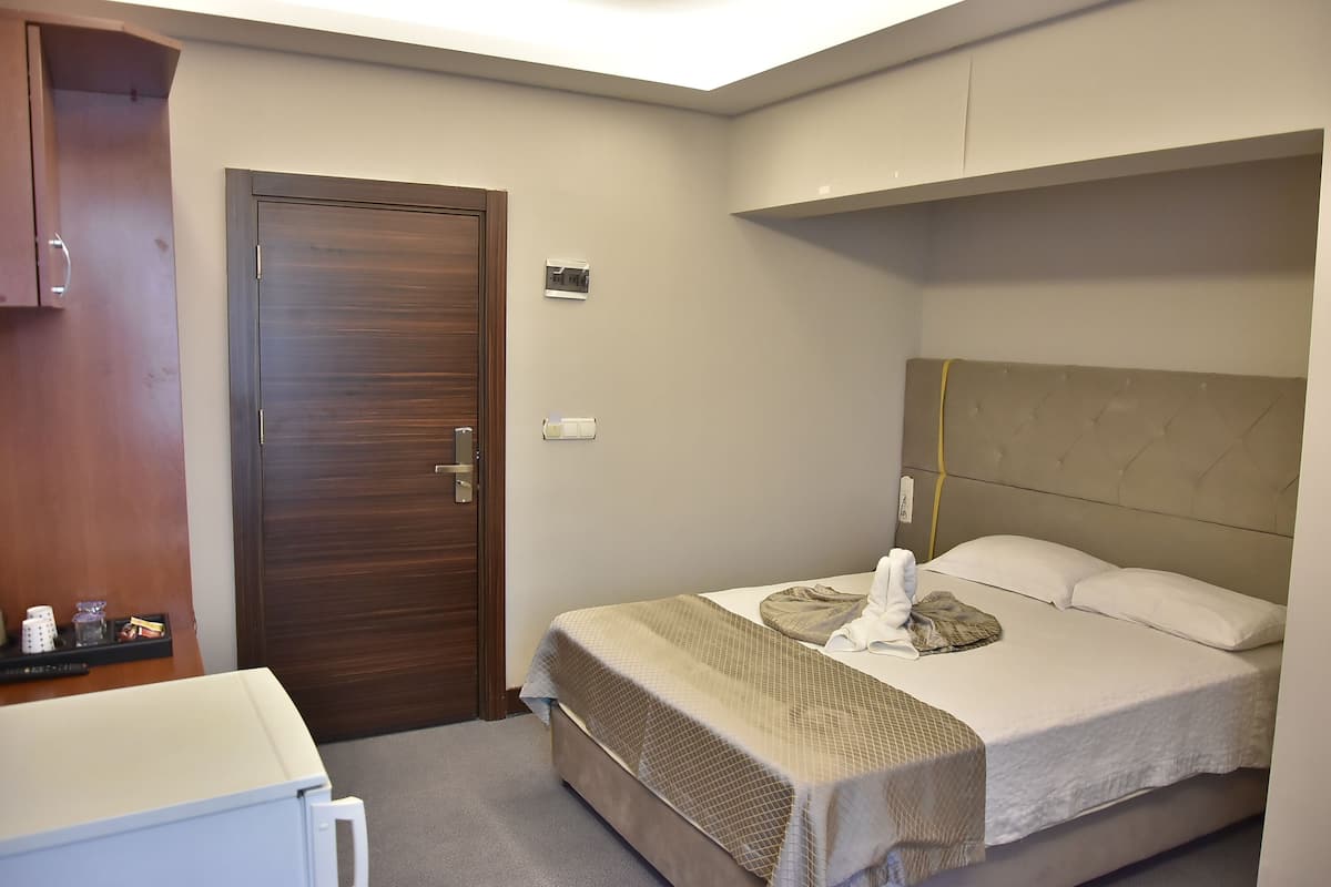Premium bedding, in-room safe, desk, soundproofing