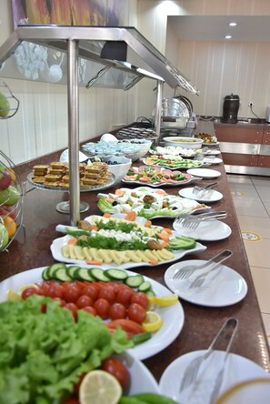 供應早餐、午餐、晚餐；土耳其菜