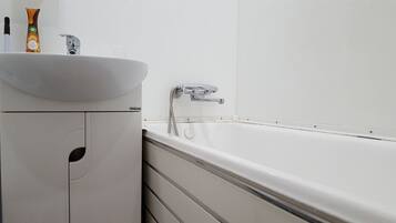 Apartment | Badezimmer | Badewanne