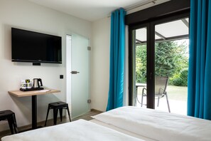 Premium bedding, desk, free WiFi, bed sheets - Xotel (Xanten)