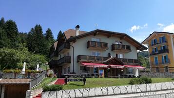 Esterni