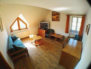 Dúplex | Escritorio y wifi gratis