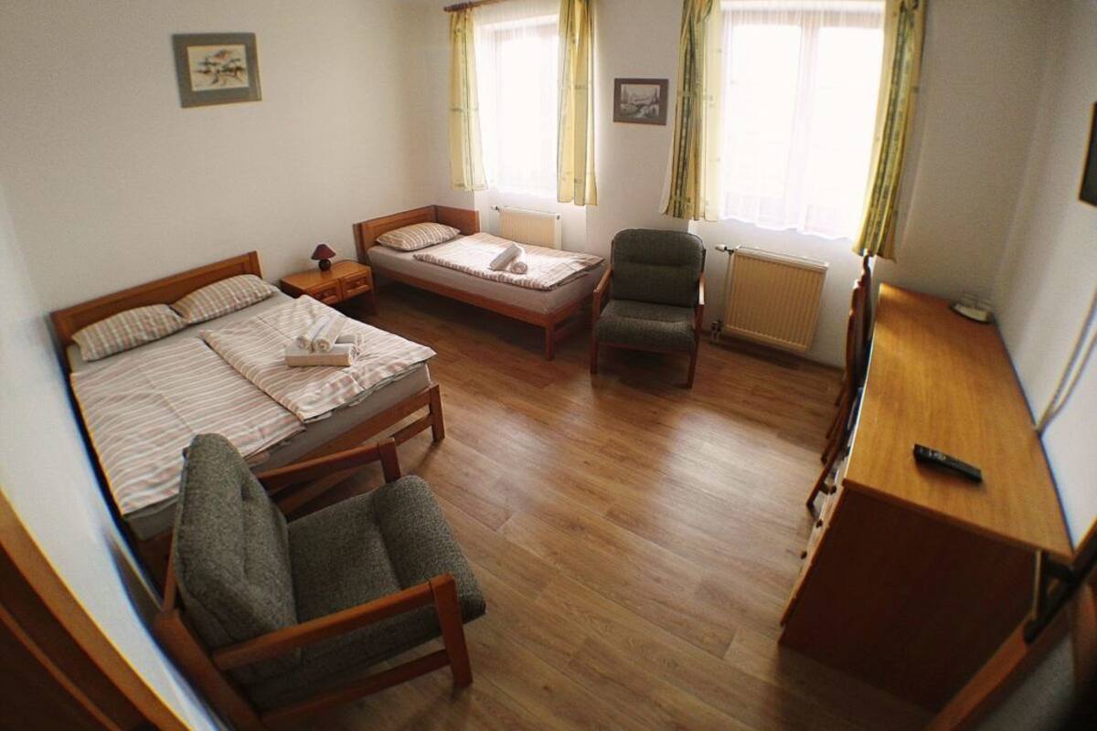 Habitación triple | Escritorio y wifi gratis