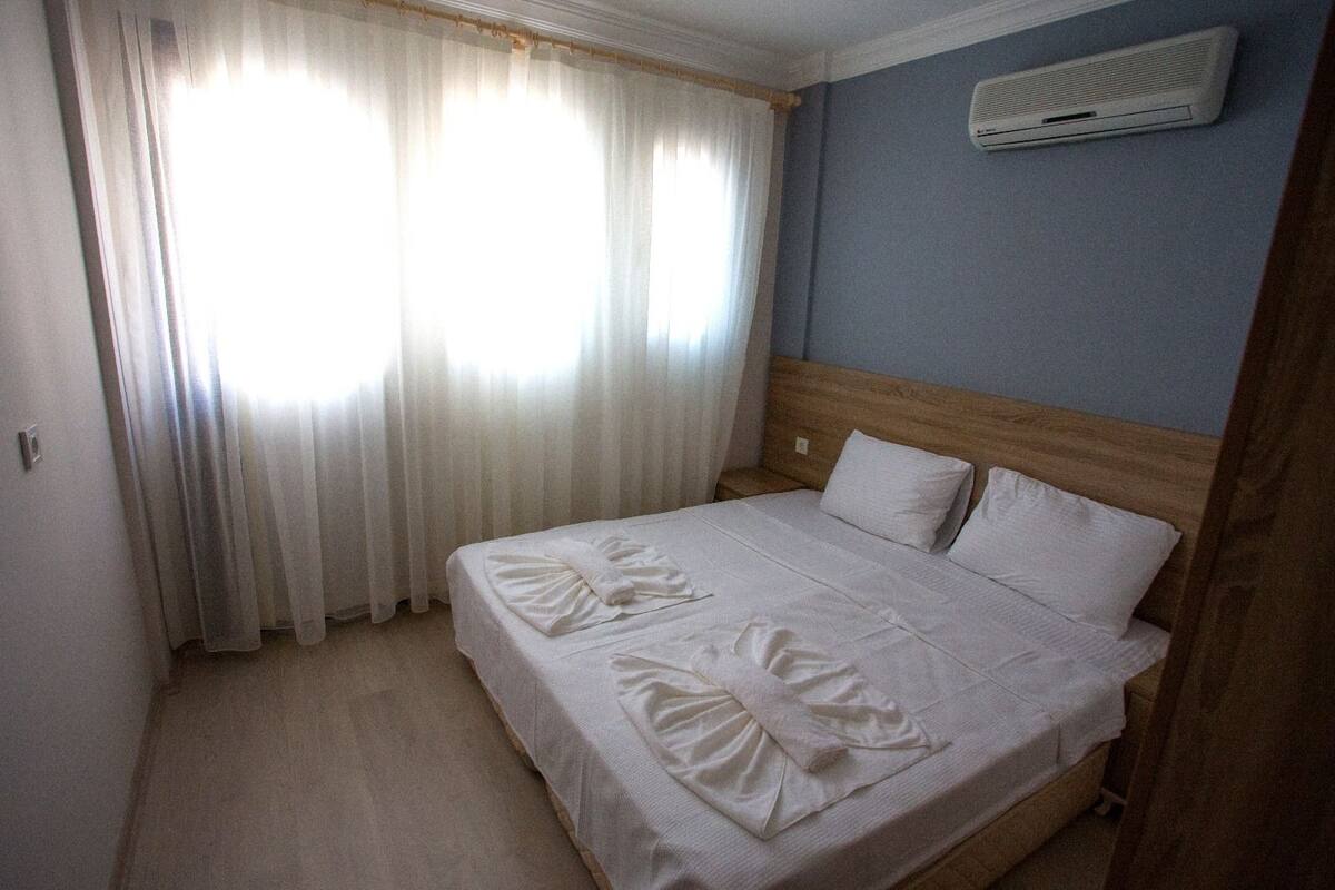 Free cots/infant beds, free WiFi, bed sheets