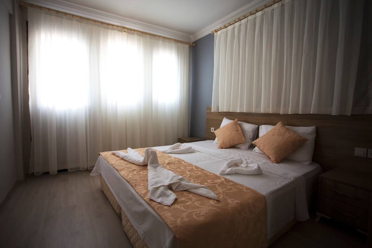 Free cots/infant beds, free WiFi, bed sheets