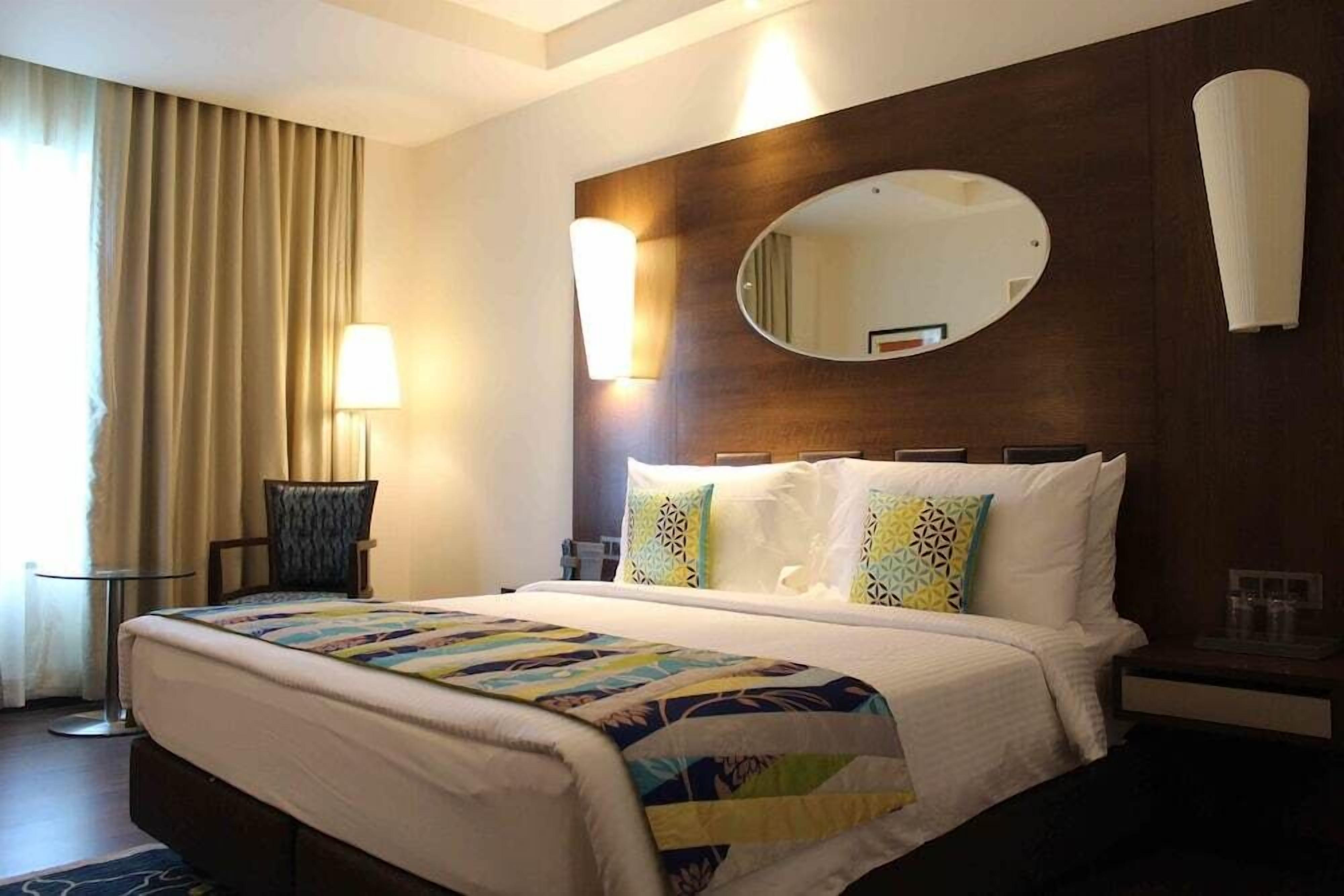 Premium bedding, down comforters, in-room safe, individually decorated