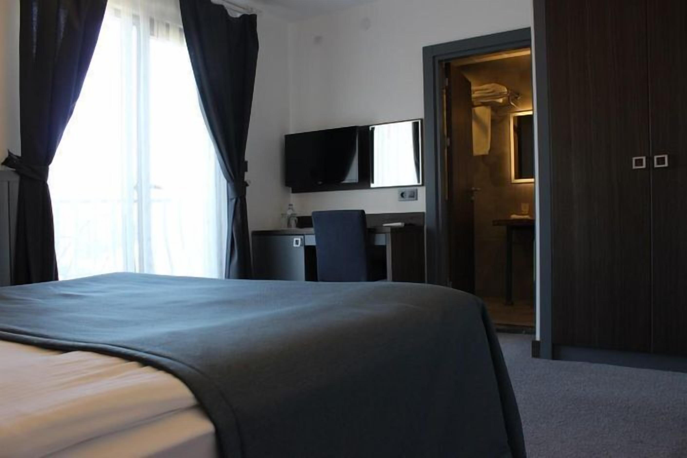 Economy Twin Room | Egyptian cotton sheets, premium bedding, Select Comfort beds