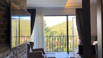 Chambre Standard, 1 chambre, vue montagne | Coin séjour | Télévision LCD, tablette numérique, chauffage par le sol