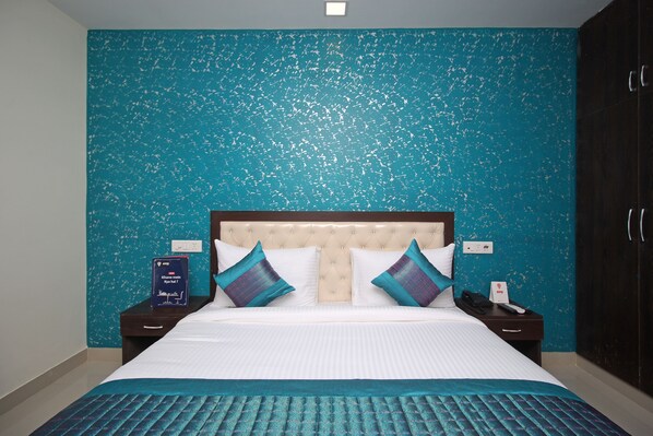 Basic Double Room, 1 King Bed, Smoking | 1 bedroom, Egyptian cotton sheets, premium bedding, in-room safe - Hotel Airport Palace (New Delhi)