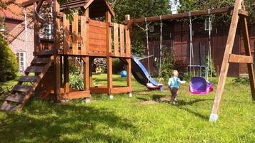 Tempat bermain anak - outdoor