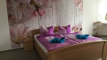 Kondominium, 2 kamar tidur | Tirai kedap cahaya, setrika/meja setrika, dan tempat tidur bayi gratis