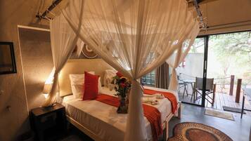 Luxe beddengoed, bedden met traagschuimmatrassen, een minibar