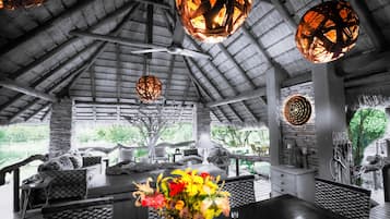 Luxury House | Terrace/patio