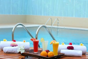 Una piscina cubierta