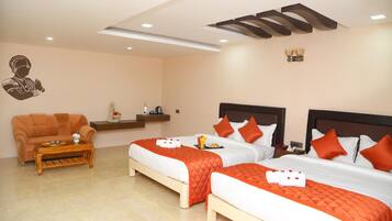 Caja de seguridad en la habitación, escritorio y cortinas blackout