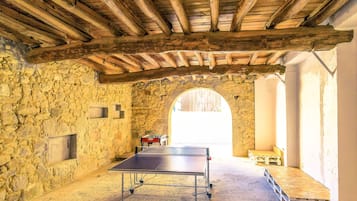 Familienhaus, 2 Schlafzimmer, Terrasse | Wohnbereich | Flachbildfernseher