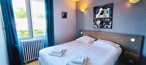 Blackout drapes, free WiFi, bed sheets - Le Boïate  (Arès)