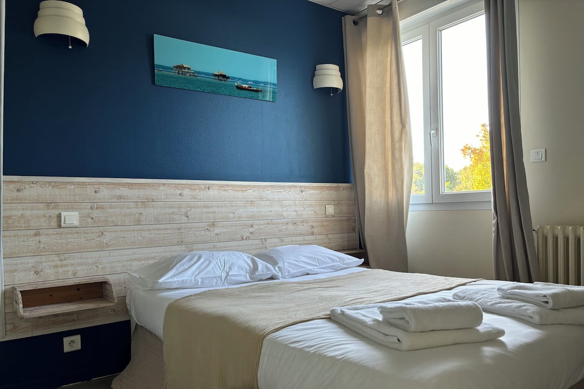 Double Room (L'Ile aux oiseaux) | Blackout curtains, bed sheets