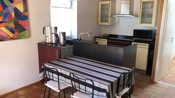 Casa (incl. 40€ Cleaning Fee) | Cozinha privada | Cafeteira/chaleira, geladeira grande, micro-ondas, fogão